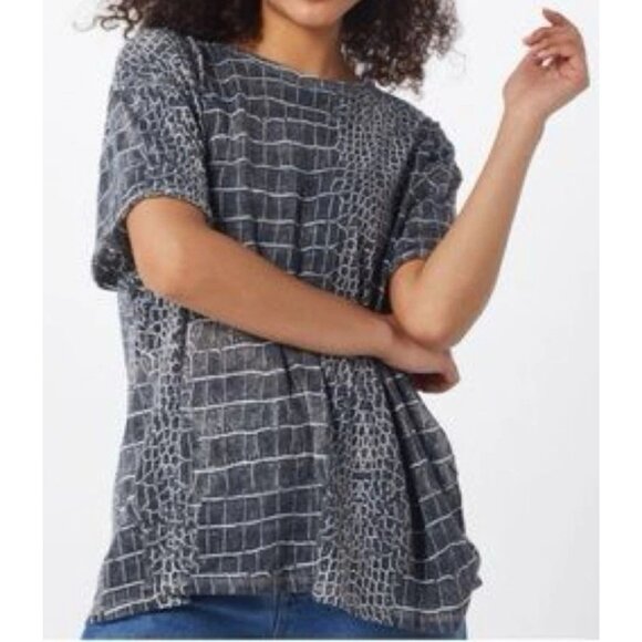 Free People We The Free Clarity Snakeprint Oversized Gray Tee NWT Medium - Picture 1 of 7
